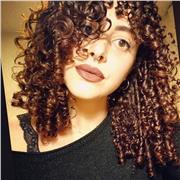 Dottoressa magistrale in scienze filosofiche impartisce lezioni di filosofia, storia, italiano e latino